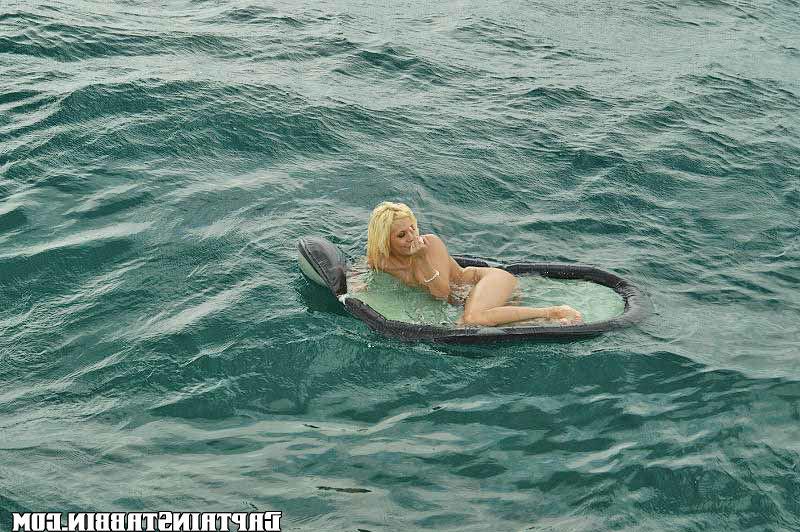 12P 12 pics and 1 movie of Kylie from Captain Stabbin