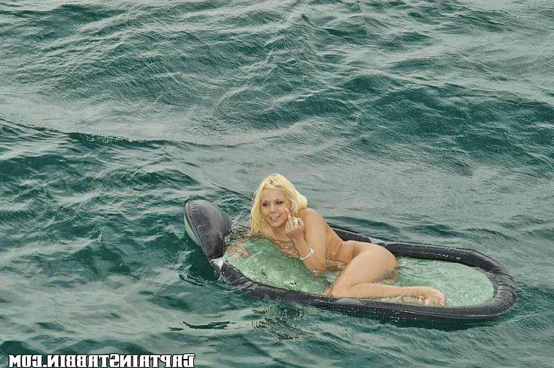 12P 12 pics and 1 movie of Kylie from Captain Stabbin