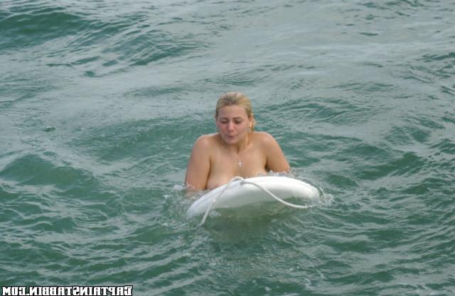 12P 12 pics and 1 movie of Lizzette from Captain Stabbin