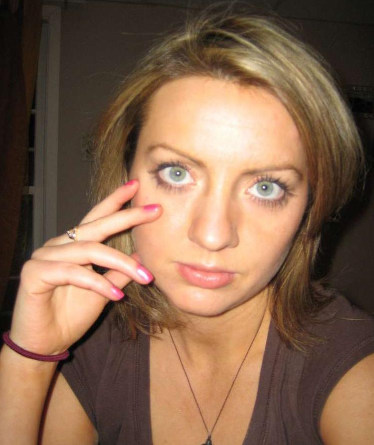 16P Chick stuffs her ass with a vibrator
