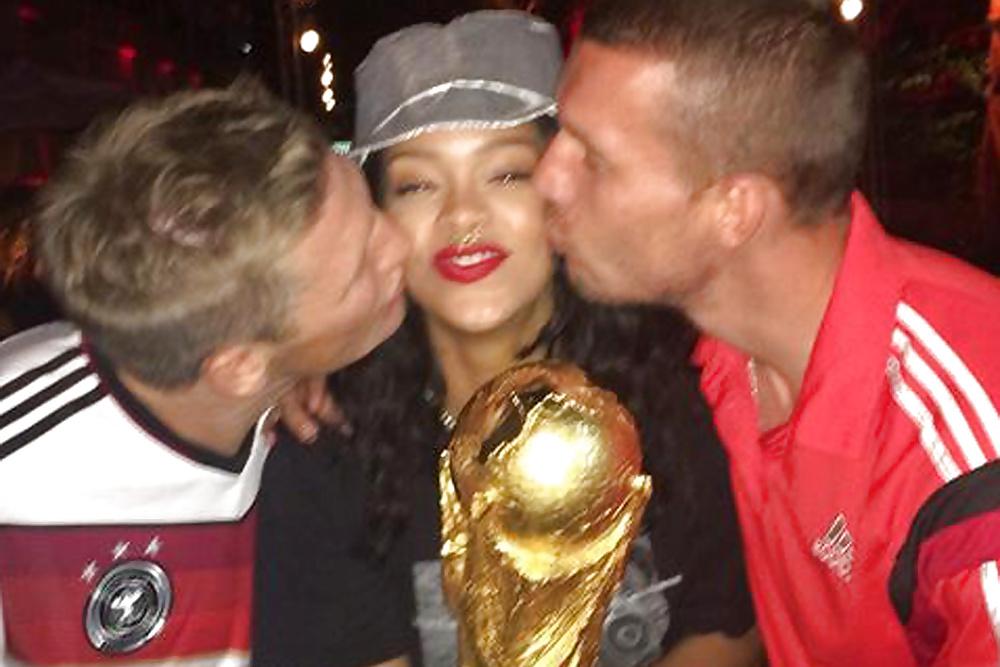 25P Rihanna High in Hawaii 