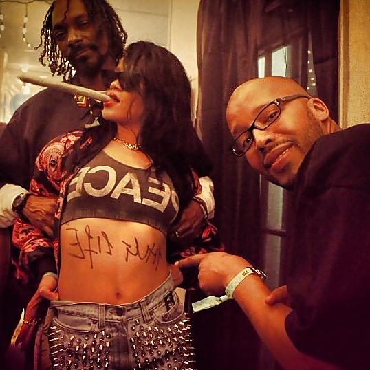 25P Rihanna High in Hawaii 