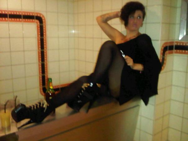 9P Facebook slag from birmingham 20 yr old non nude