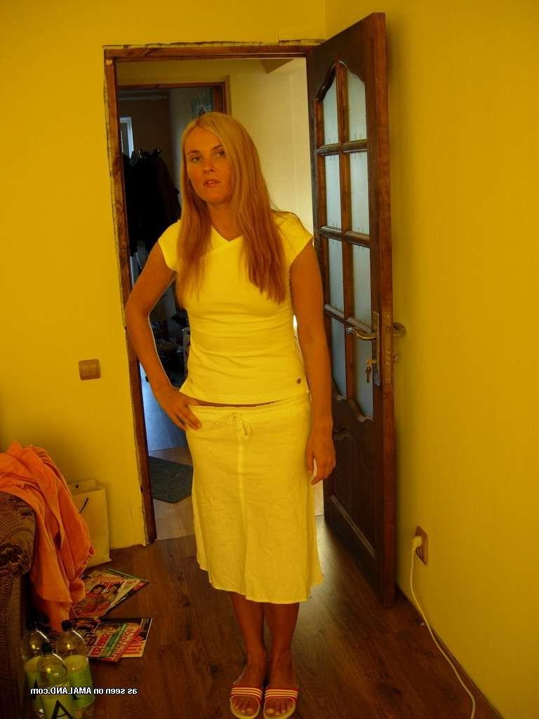 15P Cock sucking amateur teen GF gets her ass fucked in homemade pix