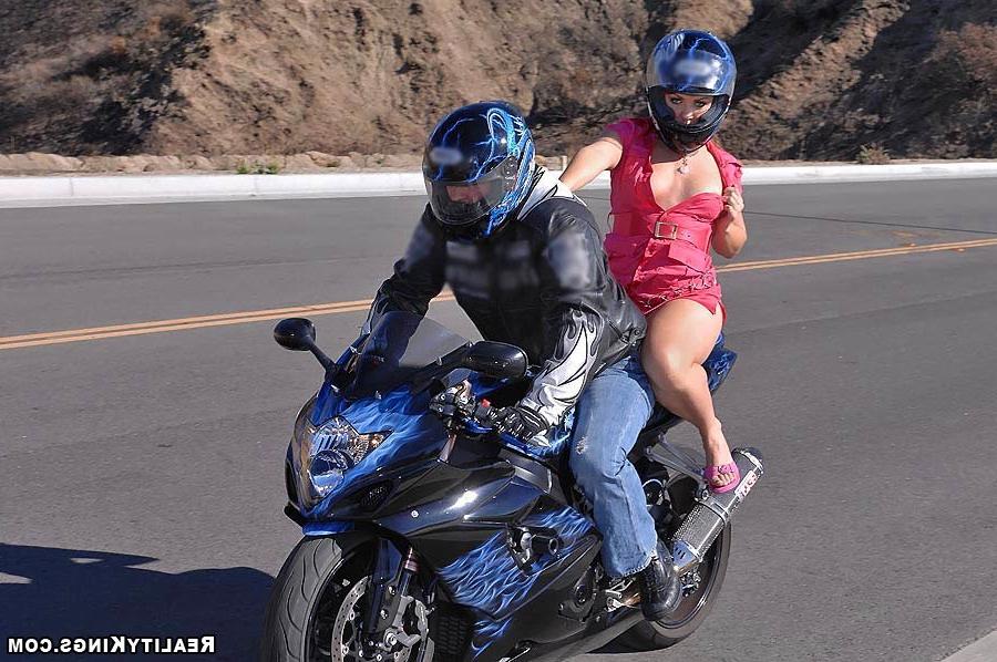 12P 12 pics and 1 movie of Alice from Monster Curves