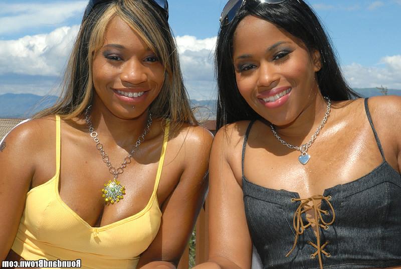 12P 12 pics and 1 movie of Raven from Round And Brown