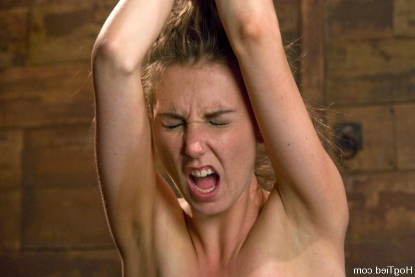 15P Vollbusiges Babe wird mit einem Seil gefesselt
