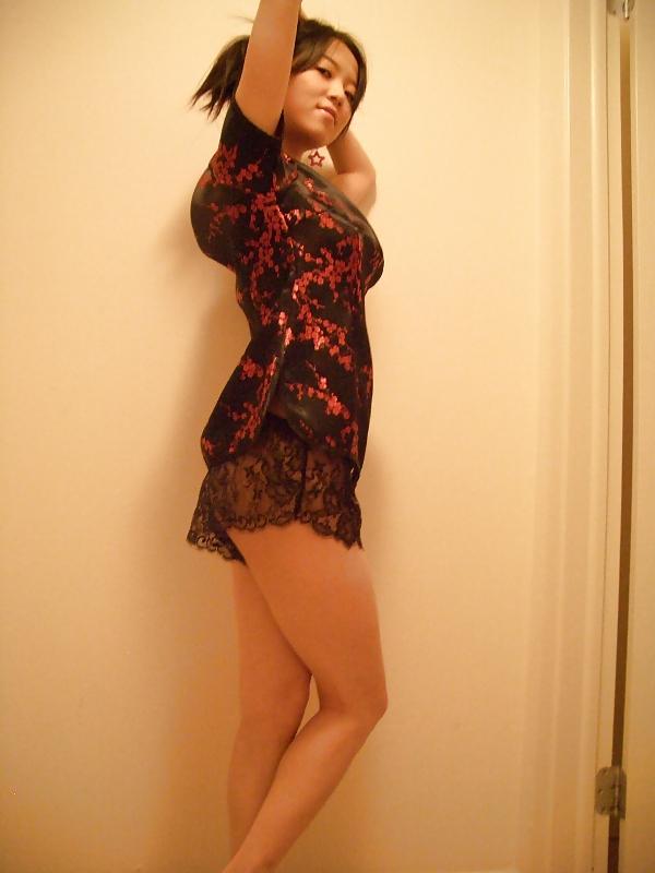 9P Beautiful asian girl posing