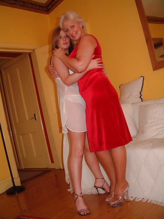 25P Mother daughter