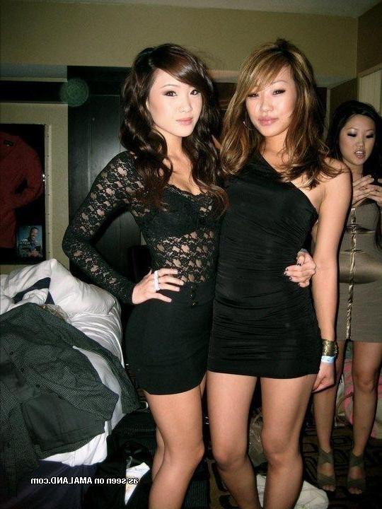 15P Sexy amateur Asian babes posing for the cam