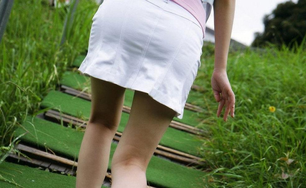15P Japanese babe Sakurako showing her ass and titties