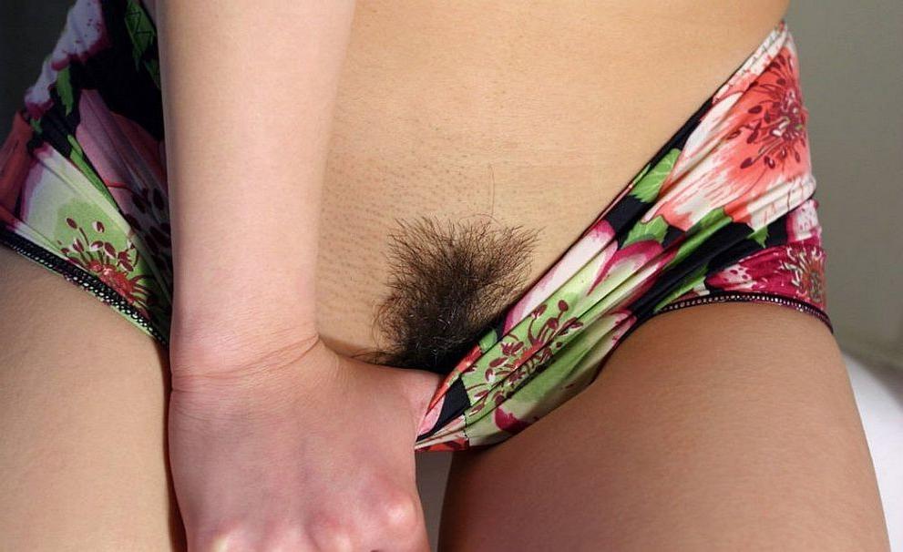 16P Asian teen Ryo Uehara shows off her tits and pussy