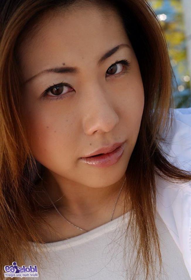 15P Asian cutie Sumira flashing her hot tits and pussy