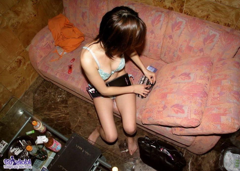 15P Asian slut gets naked showin petite body and pussy