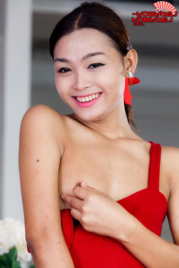 15P Cute Ladyboy Shows Her Cock