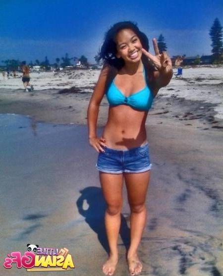 10P Asian amateur teens take their clothes off for the camera