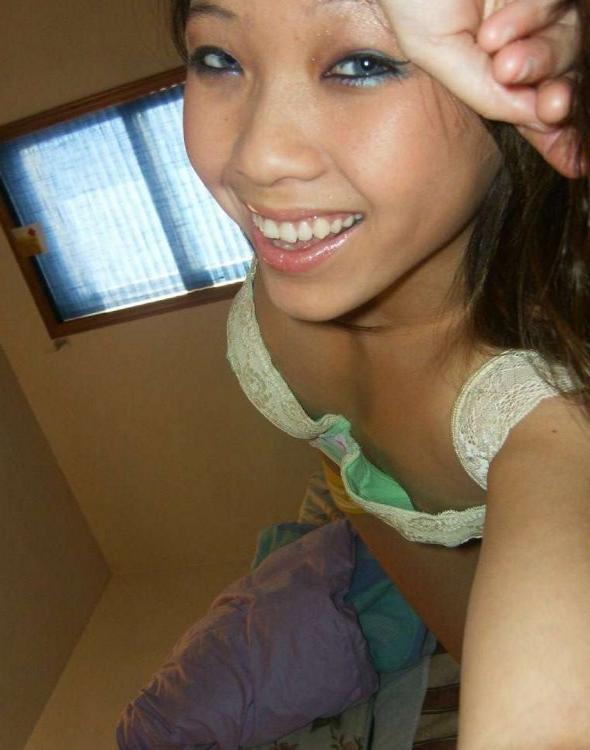 16P Nice selection of naughty and hot amateur asian babes