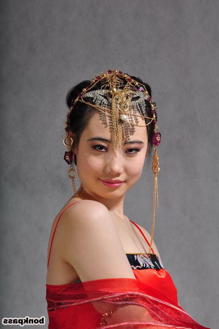 12P Sweet Chinese girl in traditional costume