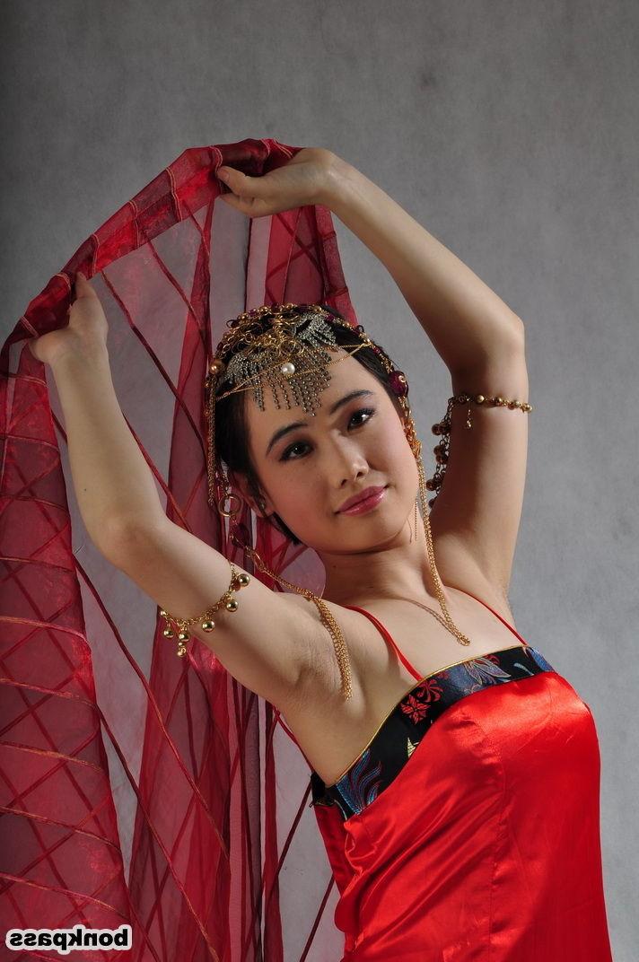 12P Sweet Chinese girl in traditional costume