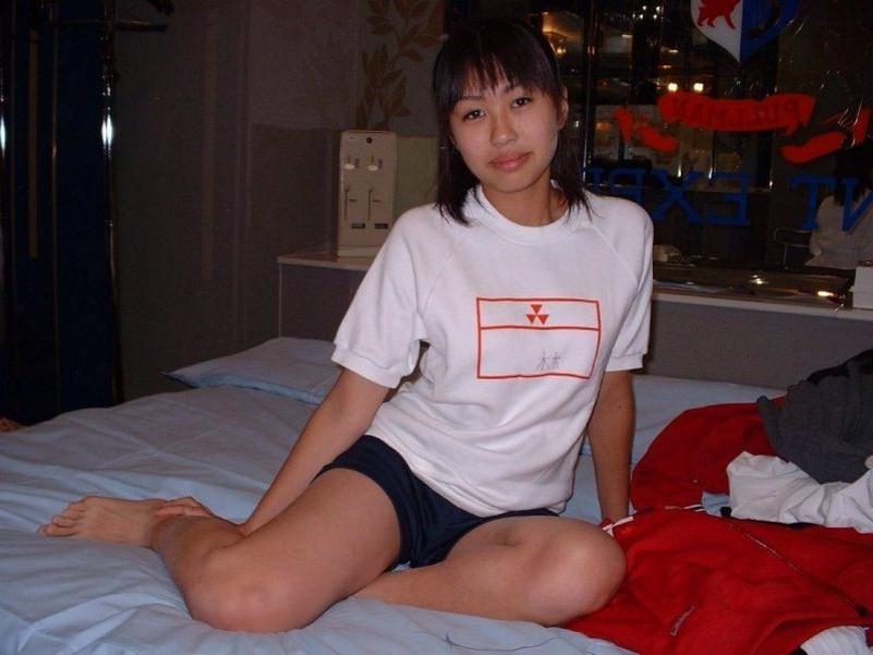 16P Mega oozing hot and delicious Asian girls posing naked