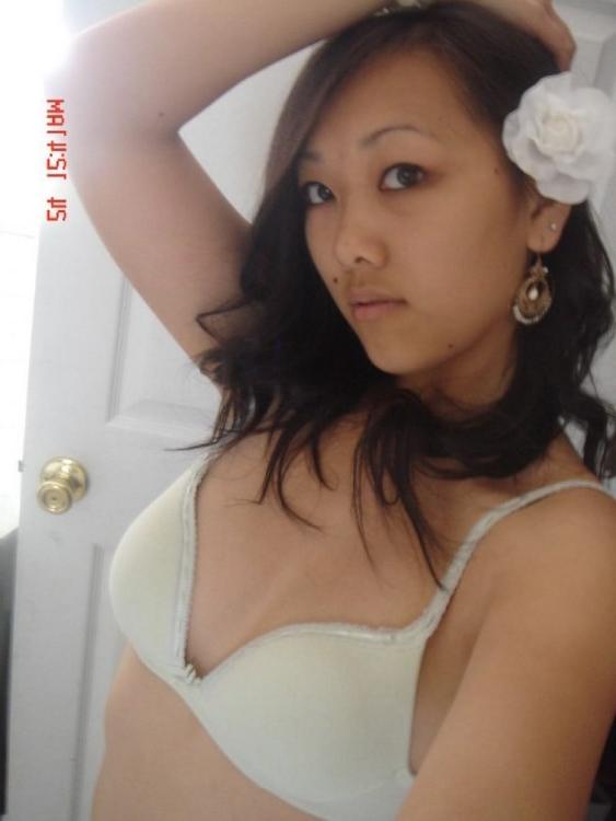 16P Mega oozing hot and delicious Asian girls posing naked