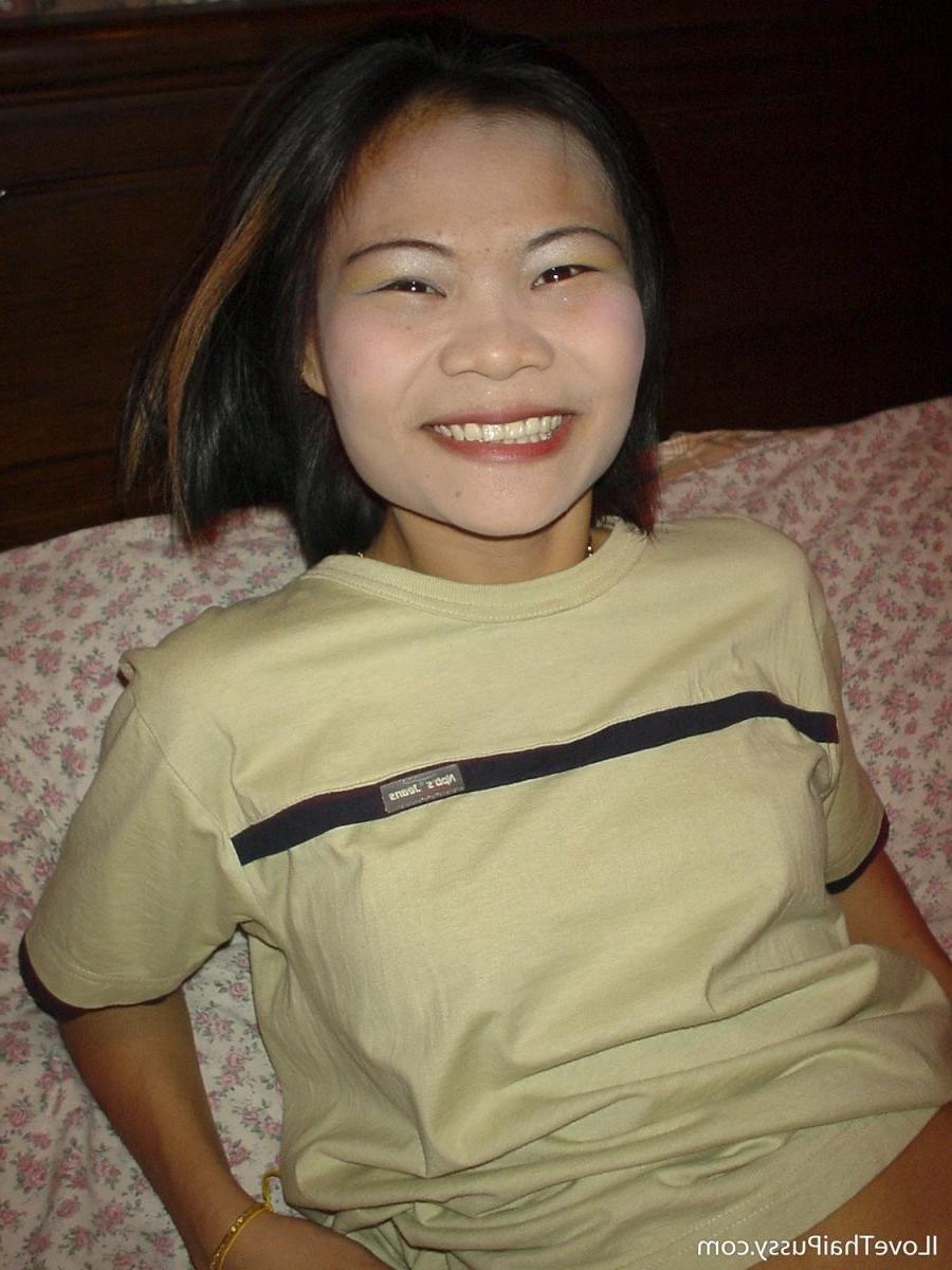 14P Bangkok Hooker Spreading Her Tight Wet Pussy Hole Asian Amateur