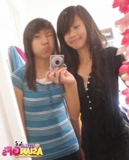 15P Asian amateur teens posing