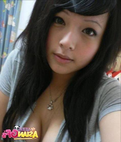 15P Asian amateur teens posing