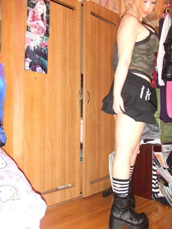 16P Asian teen nymph enjoy showing her sweet and juicy body