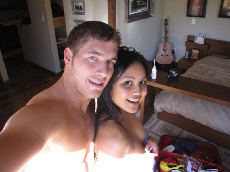 12P Shameless asian girlfriend blowing her boyfriend