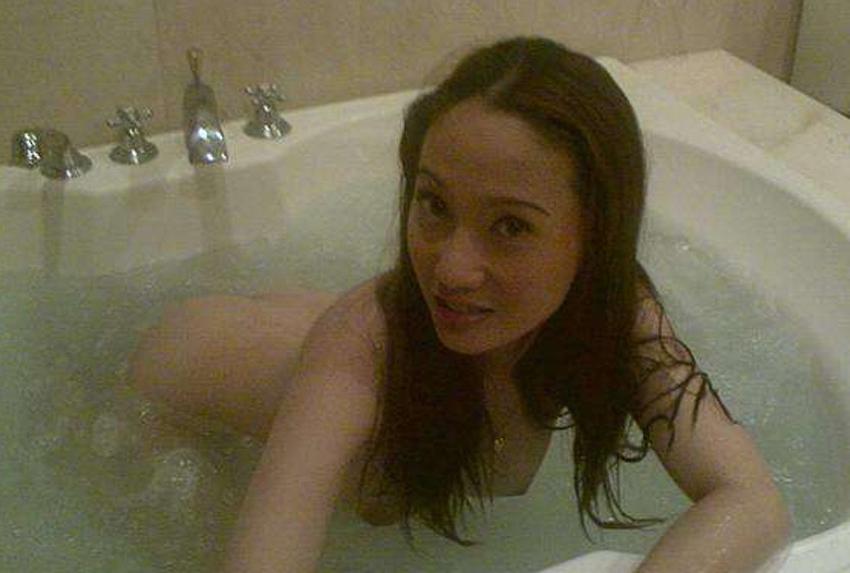 16P Naughty and hot selfpics taken by an amateur Asian chick
