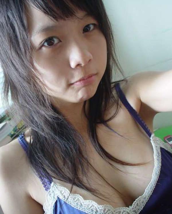 16P Naughty and hot selfpics taken by an amateur Asian chick