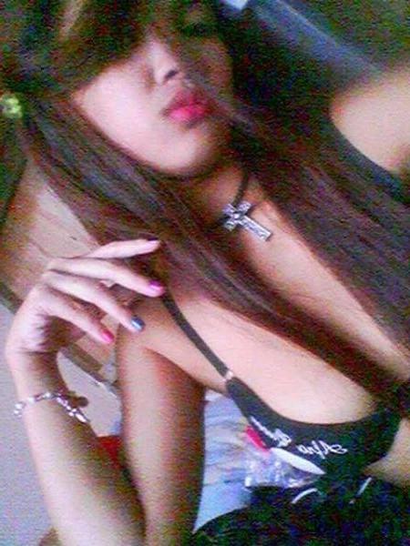 16P Naughty and hot selfpics taken by an amateur Asian chick