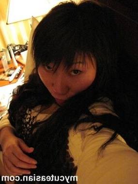 15P Cute Asian amateur teen in homemade photos