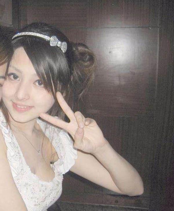 15P Naked Asian amateur chicks