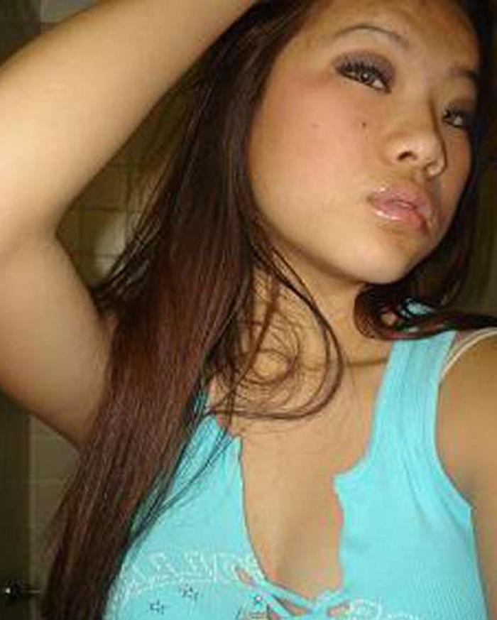 15P Naked Asian amateur chicks
