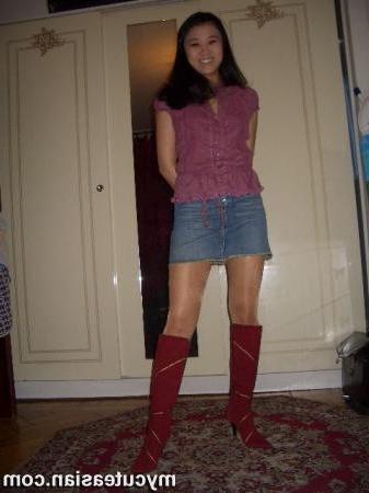 15P Asian amateur posing in miniskirt then sucks