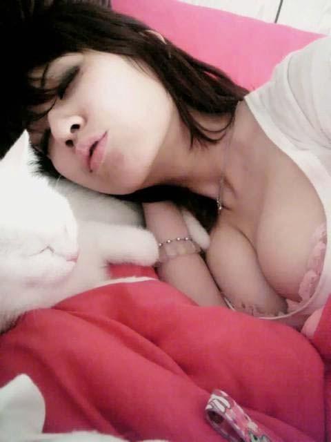 16P Naughty and hot selfpics taken by an amateur Asian chick