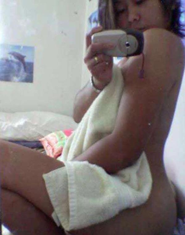 12P Real amateur asian girls showing off