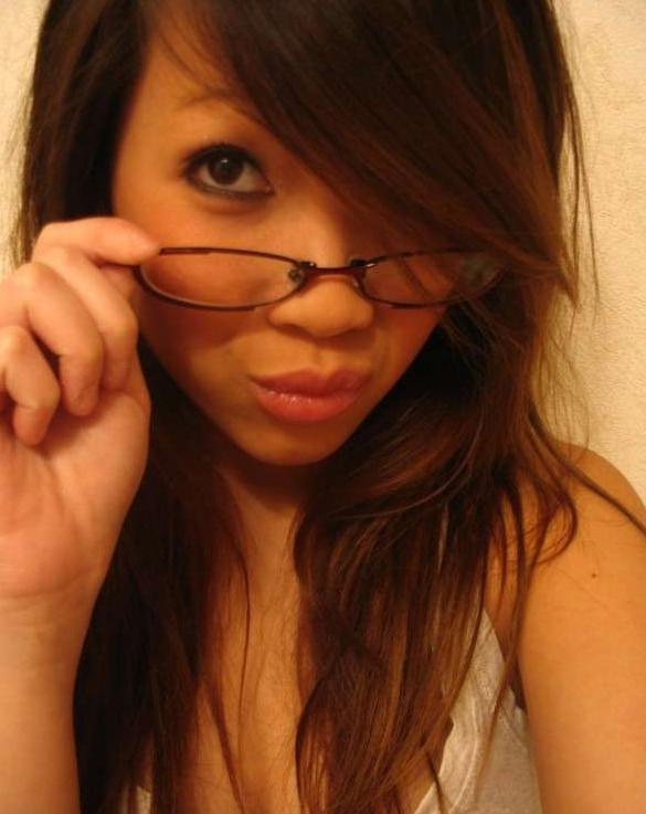 16P Naughty and hot selfpics taken by an amateur Asian chick
