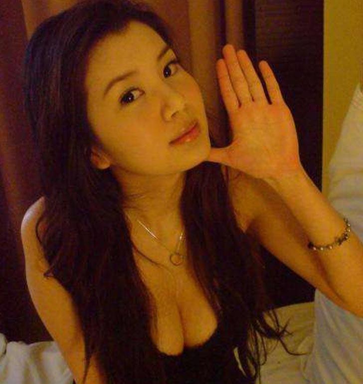 15P Amateur asian girls showing off naked