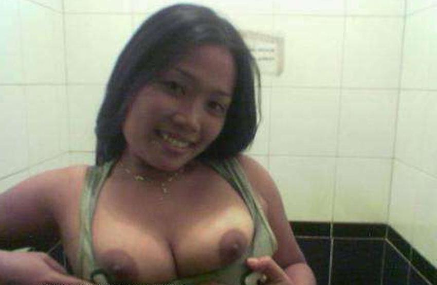 15P Amateur asian girls showing off naked