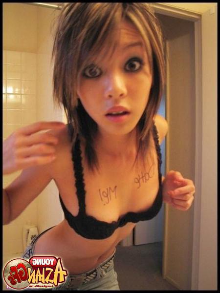 15P Sexy asian teen girlfriends posing