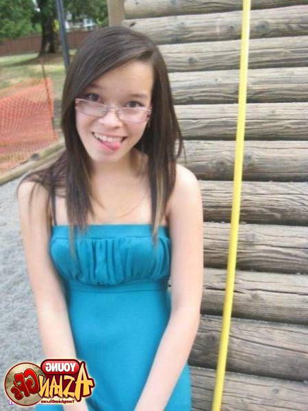 15P Sexy asian teen girlfriends posing