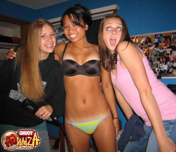 15P Sexy asian teen girlfriends posing