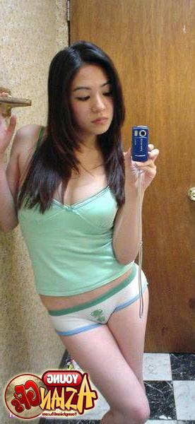 15P Asian teen girlfriends posing for pics