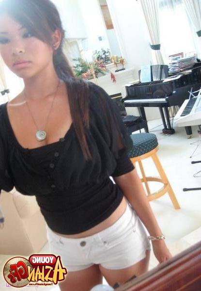 15P Asian teen girlfriends posing for pics