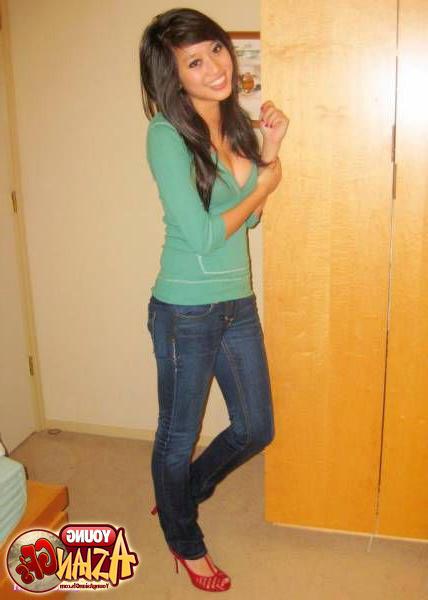 15P Asian teen girlfriends posing for pics