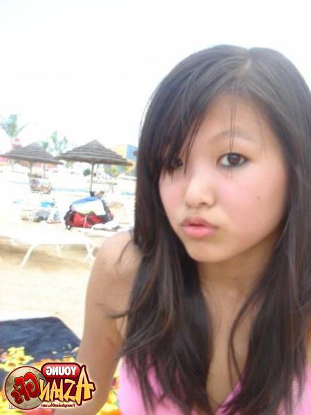 15P Asian teen girlfriends posing for pics