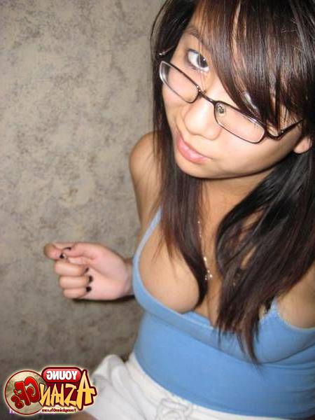 15P Asian teen girlfriends posing for pics